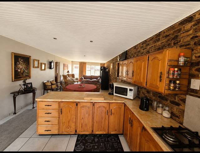 4 BEDROOM TOWNHOUSE FOR SALE IN VANDERBIJLPARK SE 1